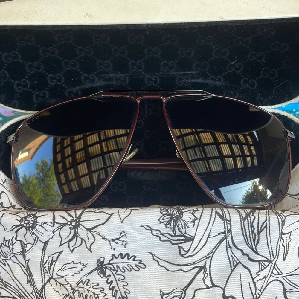 GUCCI square aviators.